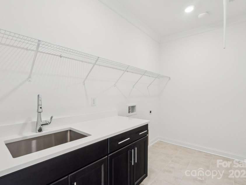 220 Windy Dell Drive, Tega Cay, SC 29708.  MLS# CAR4266344, YatesRealty ID 18198. Laundry room