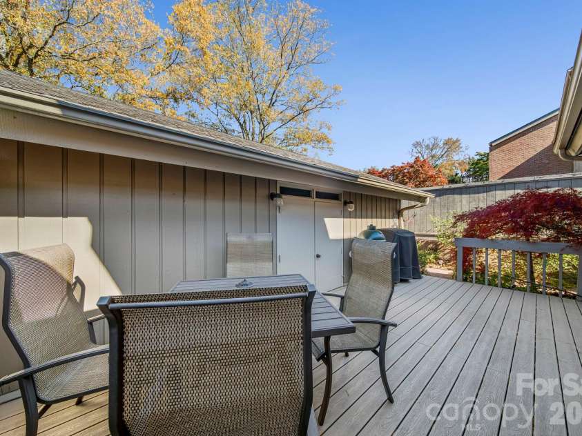5136 Dunes Court, Charlotte, NC 28226.  MLS# CAR4354708, YatesRealty ID 18199. 