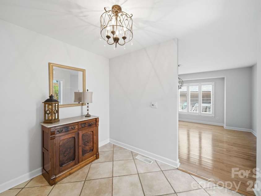 5136 Dunes Court, Charlotte, NC 28226.  MLS# CAR4354708, YatesRealty ID 18199. 