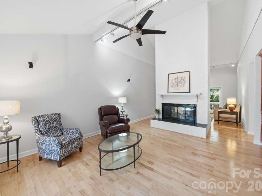 5136 Dunes Court, Charlotte, NC 28226.  MLS# CAR4354708, YatesRealty ID 18199. 