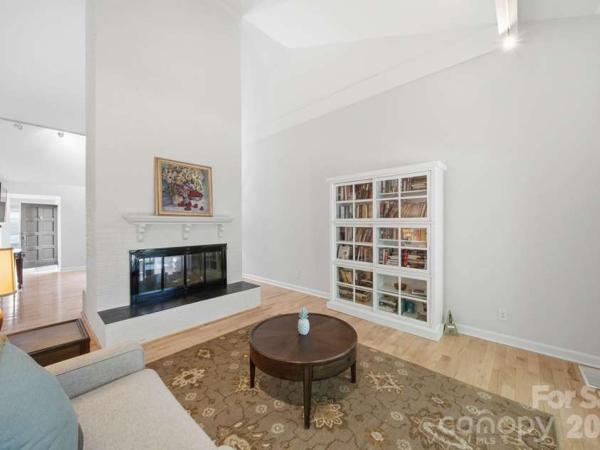 5136 Dunes Court, Charlotte, NC 28226.  MLS# CAR4354708, YatesRealty ID 18199. 