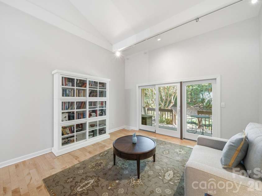 5136 Dunes Court, Charlotte, NC 28226.  MLS# CAR4354708, YatesRealty ID 18199. 