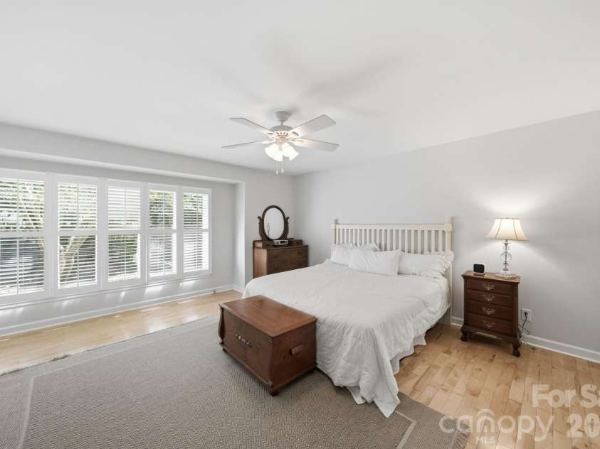 5136 Dunes Court, Charlotte, NC 28226.  MLS# CAR4354708, YatesRealty ID 18199. 