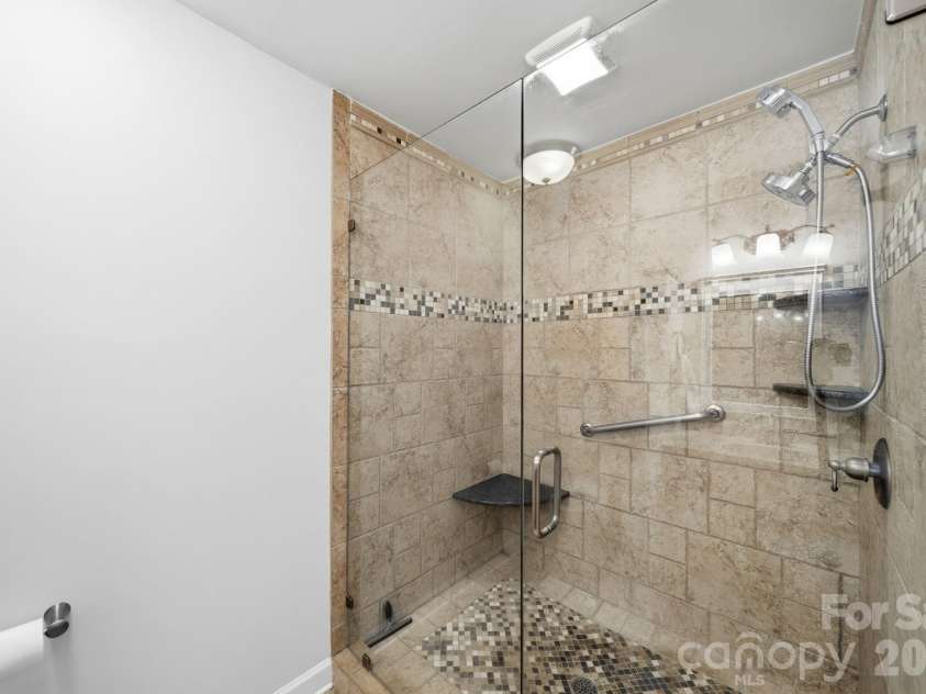 5136 Dunes Court, Charlotte, NC 28226.  MLS# CAR4354708, YatesRealty ID 18199. 