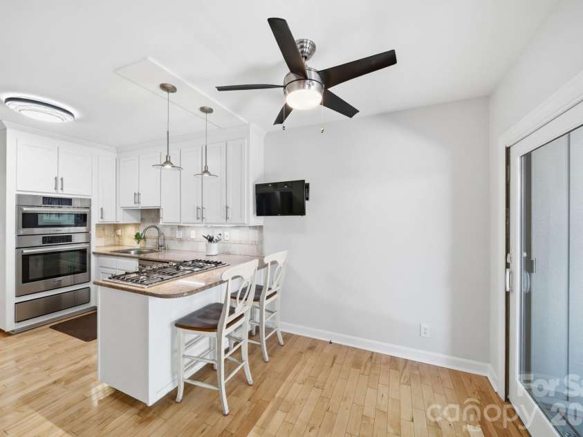 5136 Dunes Court, Charlotte, NC 28226.  MLS# CAR4354708, YatesRealty ID 18199. 