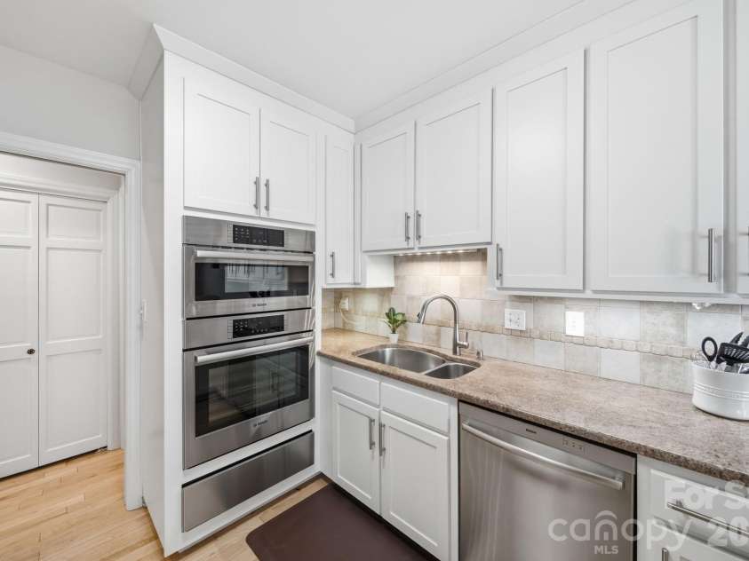 5136 Dunes Court, Charlotte, NC 28226.  MLS# CAR4354708, YatesRealty ID 18199. 