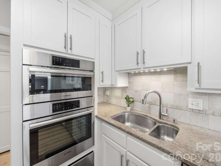 5136 Dunes Court, Charlotte, NC 28226.  MLS# CAR4354708, YatesRealty ID 18199. 