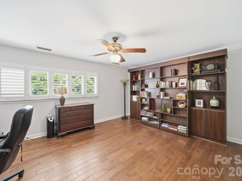 5136 Dunes Court, Charlotte, NC 28226.  MLS# CAR4354708, YatesRealty ID 18199. 