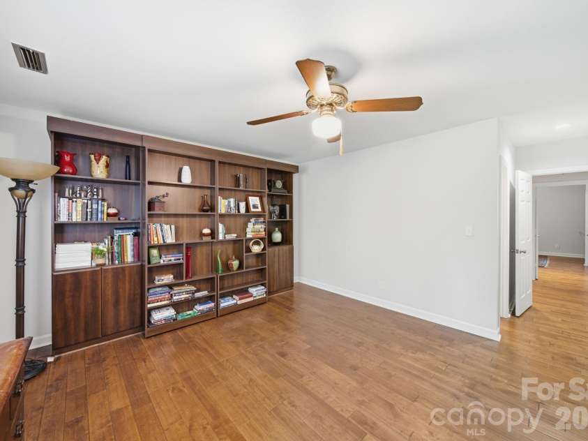 5136 Dunes Court, Charlotte, NC 28226.  MLS# CAR4354708, YatesRealty ID 18199. 