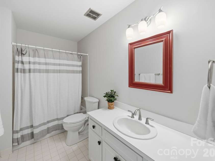 5136 Dunes Court, Charlotte, NC 28226.  MLS# CAR4354708, YatesRealty ID 18199. 