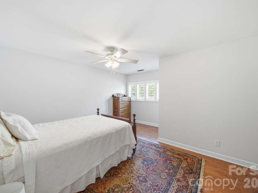 5136 Dunes Court, Charlotte, NC 28226.  MLS# CAR4354708, YatesRealty ID 18199. 