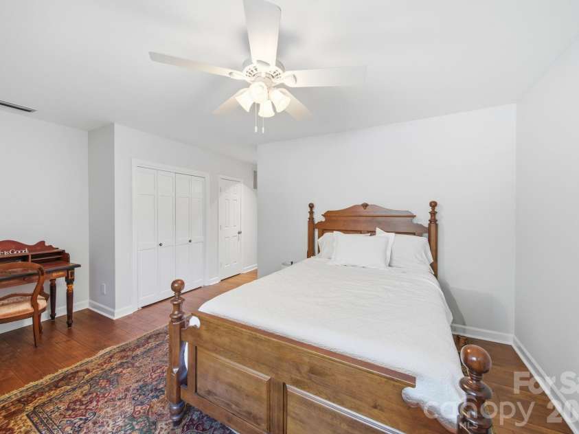 5136 Dunes Court, Charlotte, NC 28226.  MLS# CAR4354708, YatesRealty ID 18199. 