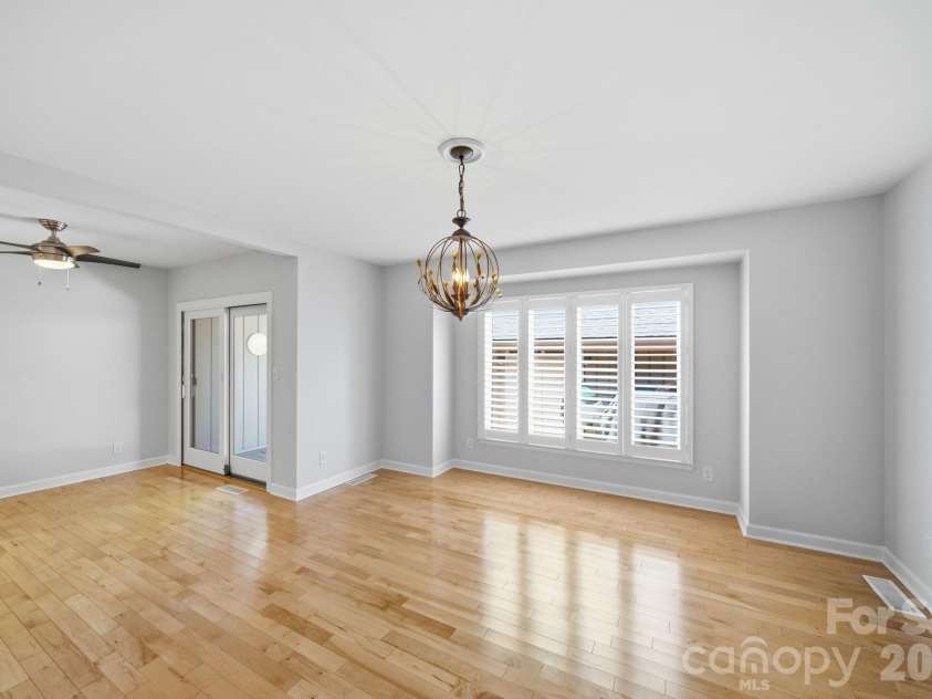 5136 Dunes Court, Charlotte, NC 28226.  MLS# CAR4354708, YatesRealty ID 18199. 