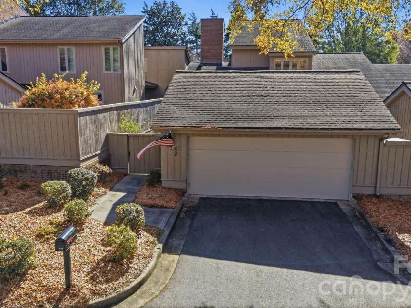 5136 Dunes Court, Charlotte, NC 28226.  MLS# CAR4354708, YatesRealty ID 18199. 