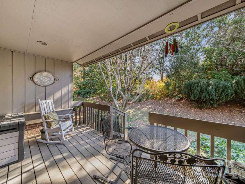 5136 Dunes Court, Charlotte, NC 28226.  MLS# CAR4354708, YatesRealty ID 18199. 