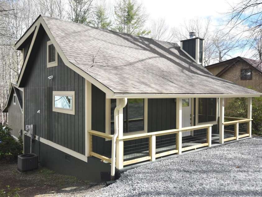 20 Lisa Lane, Maggie Valley, NC 28751.  MLS# CAR4126397, YatesRealty ID 182. Front of House on Left Side