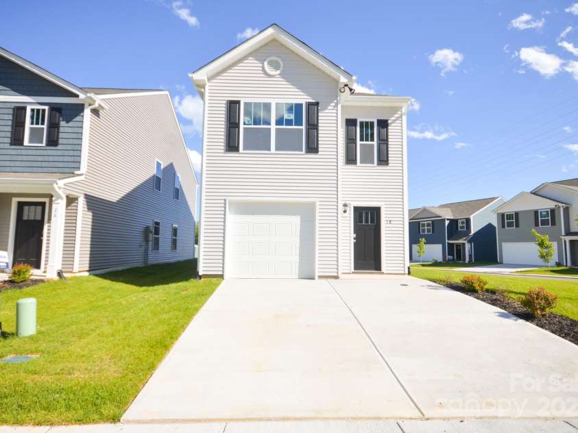 18 Lillian Lane, Hendersonville, NC 28792.  MLS# CAR4201211, YatesRealty ID 18200. 