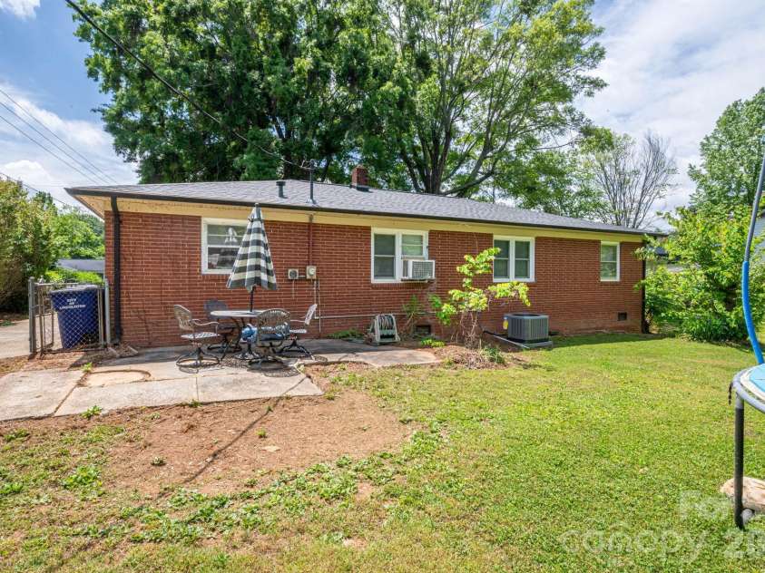 2173 Dale Avenue, Lincolnton, NC 28092.  MLS# CAR4376759, YatesRealty ID 18200. 