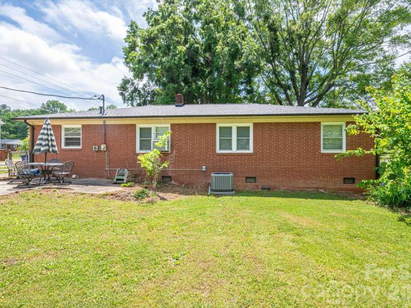 2173 Dale Avenue, Lincolnton, NC 28092.  MLS# CAR4376759, YatesRealty ID 18200. 