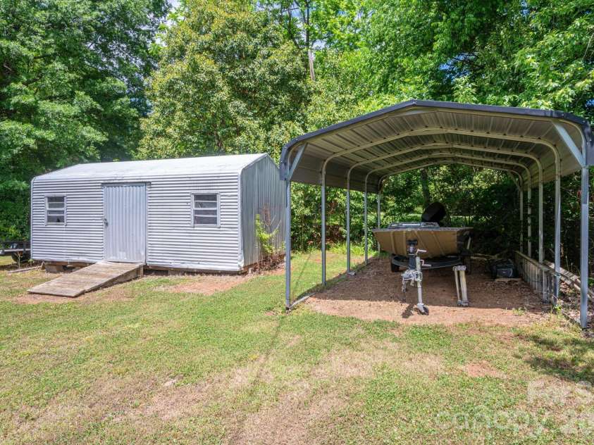 2173 Dale Avenue, Lincolnton, NC 28092.  MLS# CAR4376759, YatesRealty ID 18200. 