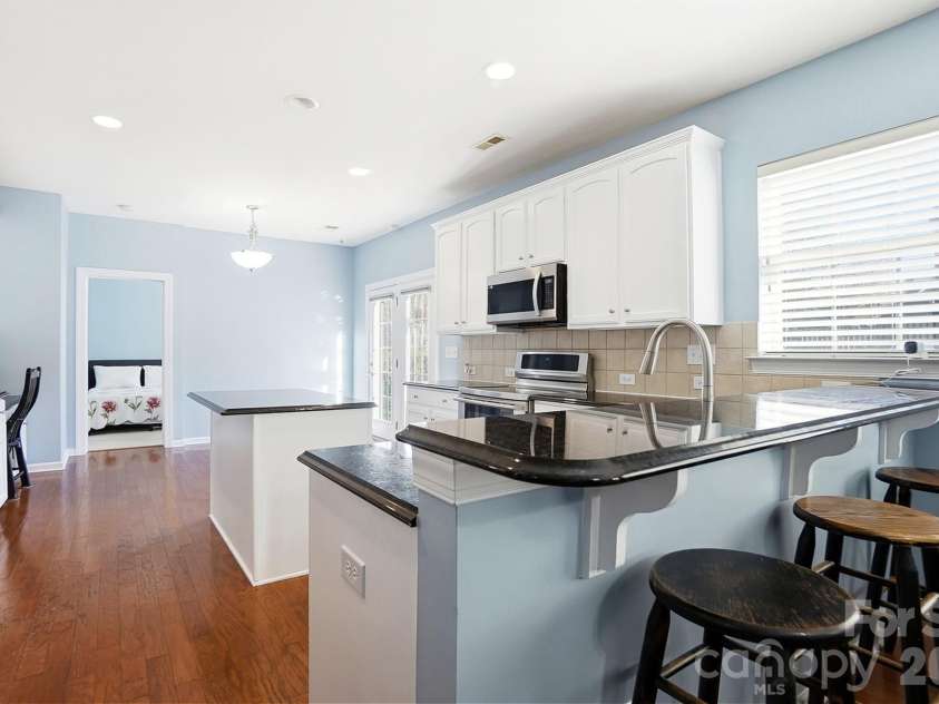 5008 Rosewater Lane, Indian Trail, NC 28079.  MLS# CAR4335449, YatesRealty ID 18201. Breakfast Bar