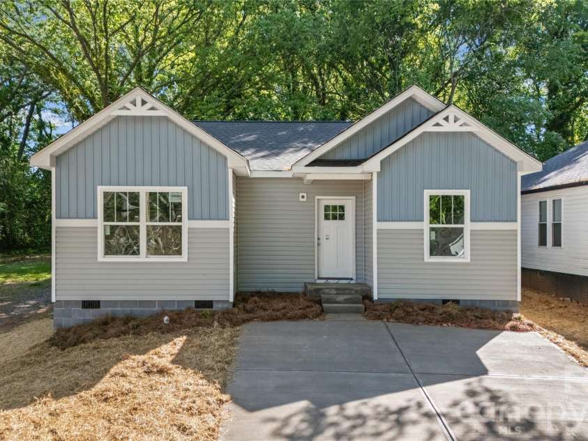 210 Vance Street, Gastonia, NC 28052.  MLS# CAR4362007, YatesRealty ID 18202. 