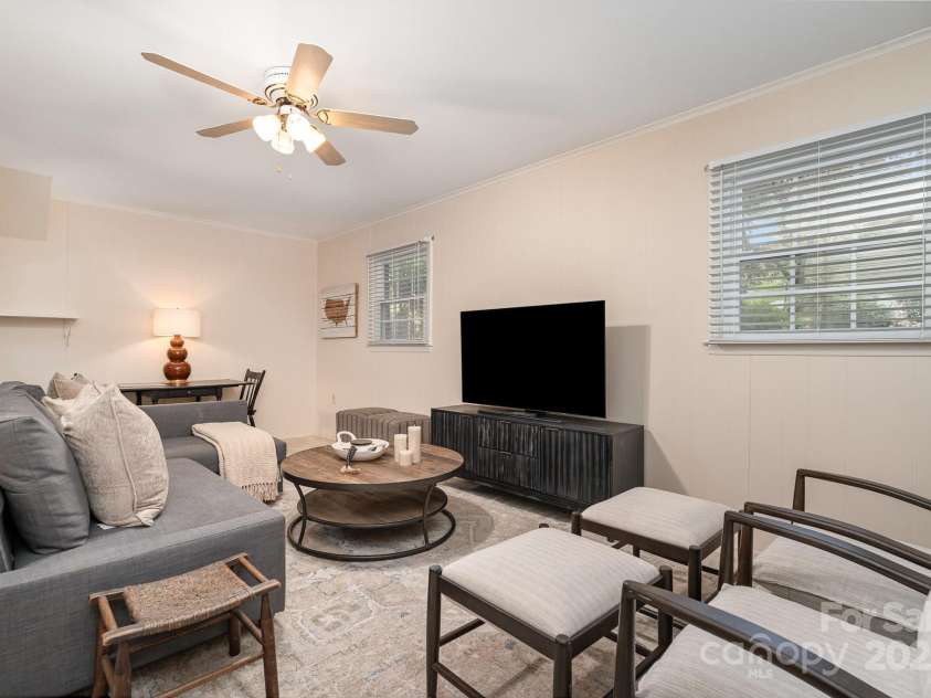 5329 Glenbrier Drive, Charlotte, NC 28212.  MLS# CAR4242222, YatesRealty ID 18202. 