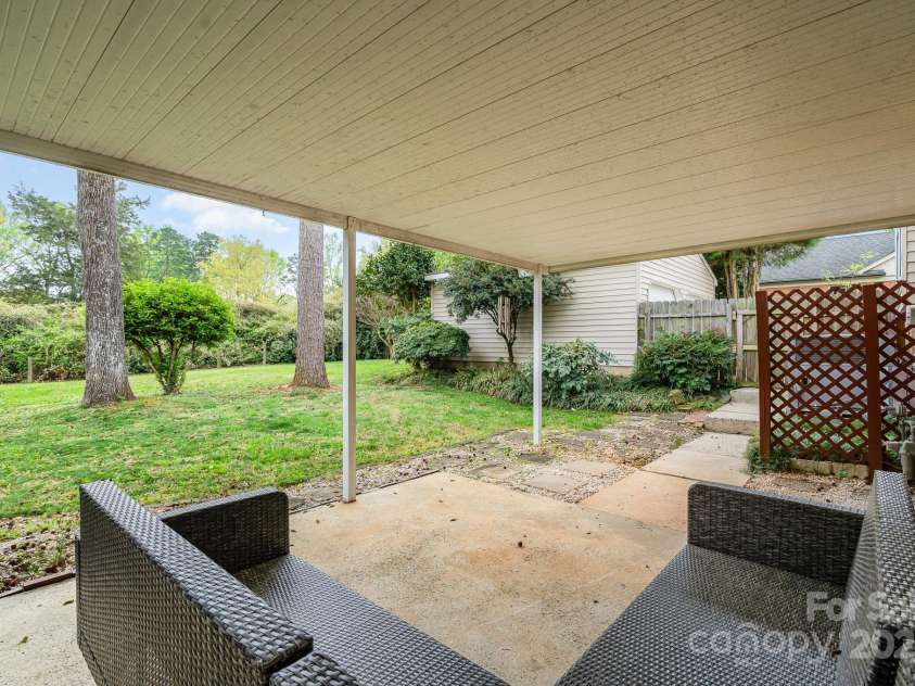 5329 Glenbrier Drive, Charlotte, NC 28212.  MLS# CAR4242222, YatesRealty ID 18202. 