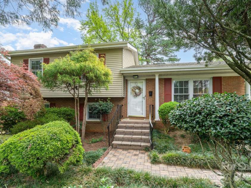5329 Glenbrier Drive, Charlotte, NC 28212.  MLS# CAR4242222, YatesRealty ID 18202. 