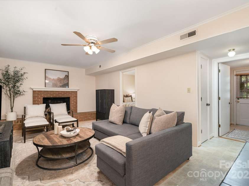 5329 Glenbrier Drive, Charlotte, NC 28212.  MLS# CAR4242222, YatesRealty ID 18202. Cozy family room