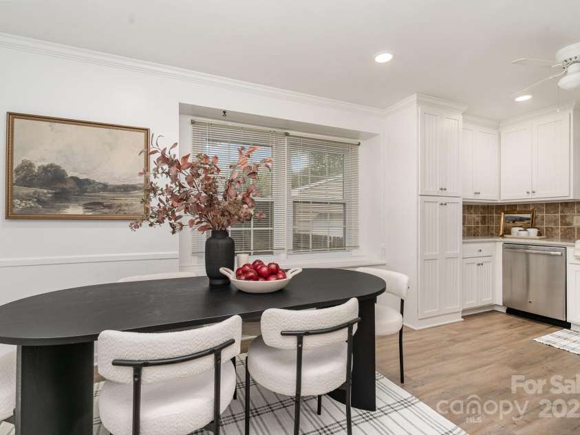 5329 Glenbrier Drive, Charlotte, NC 28212.  MLS# CAR4242222, YatesRealty ID 18202. Dining Room/Area off Kitchen