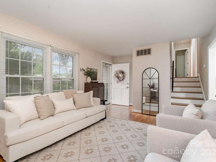 5329 Glenbrier Drive, Charlotte, NC 28212.  MLS# CAR4242222, YatesRealty ID 18202. Formal Dining Room