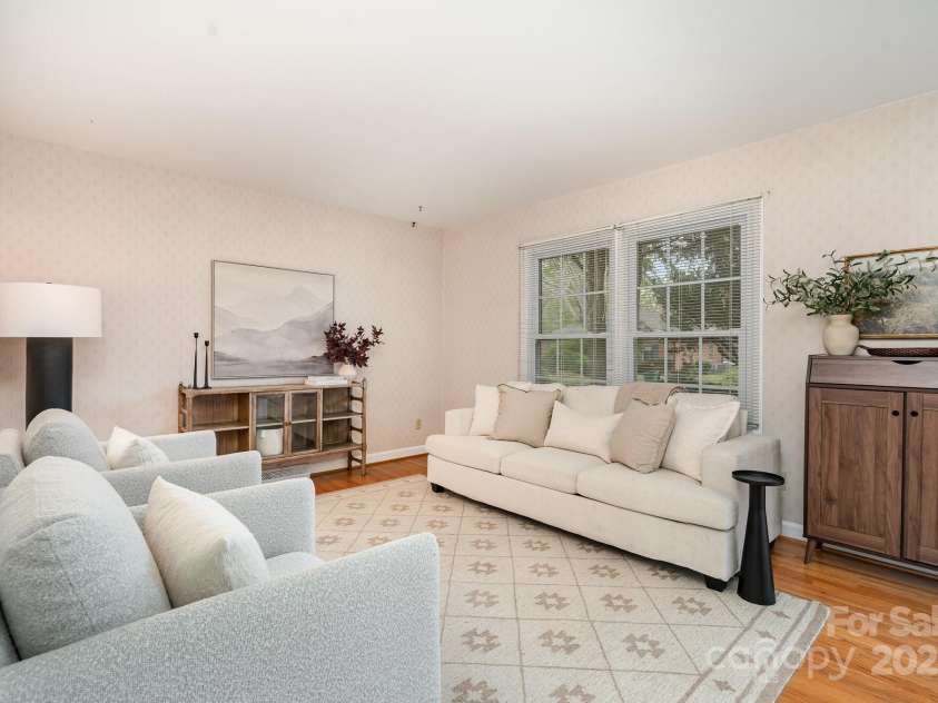 5329 Glenbrier Drive, Charlotte, NC 28212.  MLS# CAR4242222, YatesRealty ID 18202. Original hardwoods throughout (:
