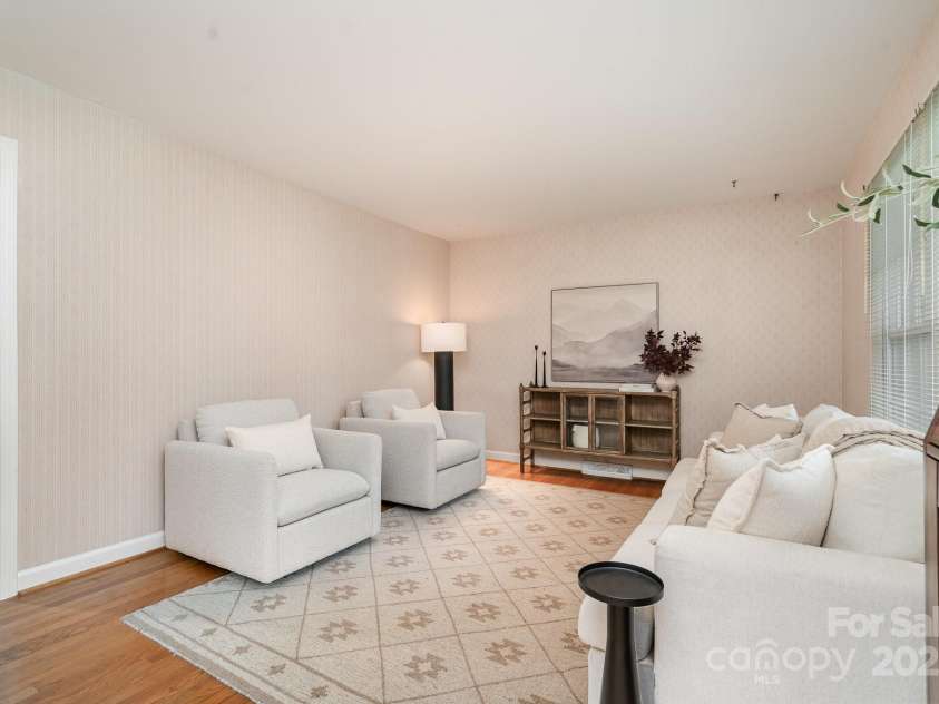 5329 Glenbrier Drive, Charlotte, NC 28212.  MLS# CAR4242222, YatesRealty ID 18202. Original hardwoods throughout (: