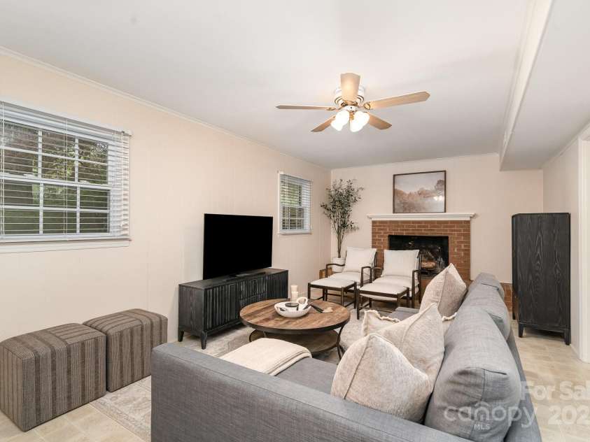 5329 Glenbrier Drive, Charlotte, NC 28212.  MLS# CAR4242222, YatesRealty ID 18202. Wood-burning fireplace