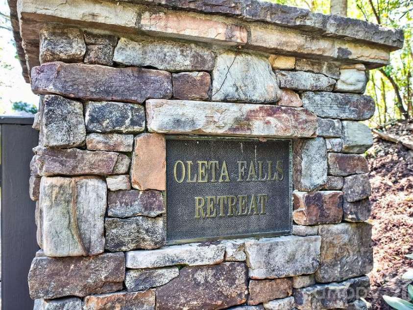 276 Oleta Mill Trail, Hendersonville, NC 28792.  MLS# CAR4372008, YatesRealty ID 18205. 