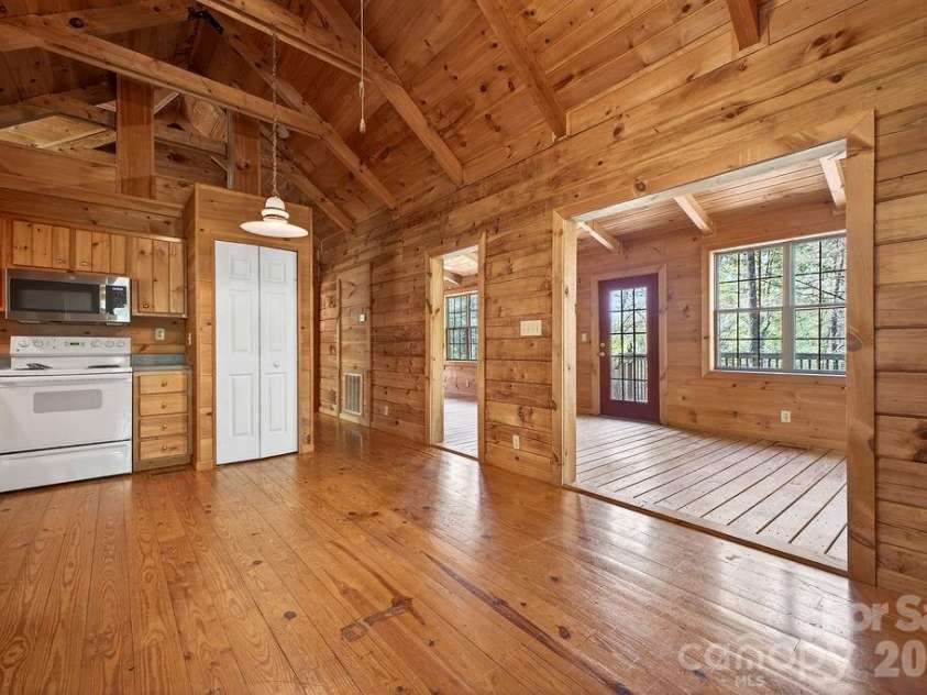 276 Oleta Mill Trail, Hendersonville, NC 28792.  MLS# CAR4372008, YatesRealty ID 18205. 