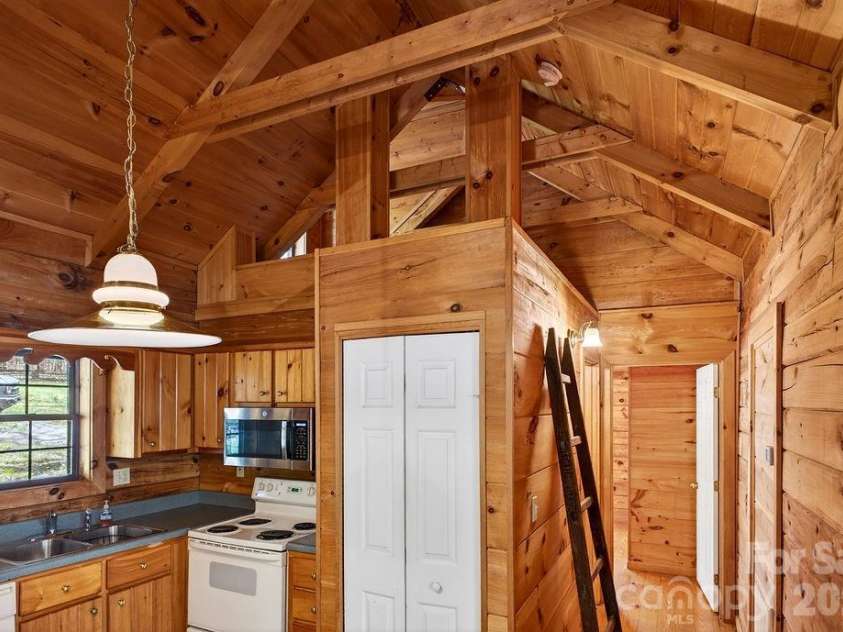 276 Oleta Mill Trail, Hendersonville, NC 28792.  MLS# CAR4372008, YatesRealty ID 18205. 