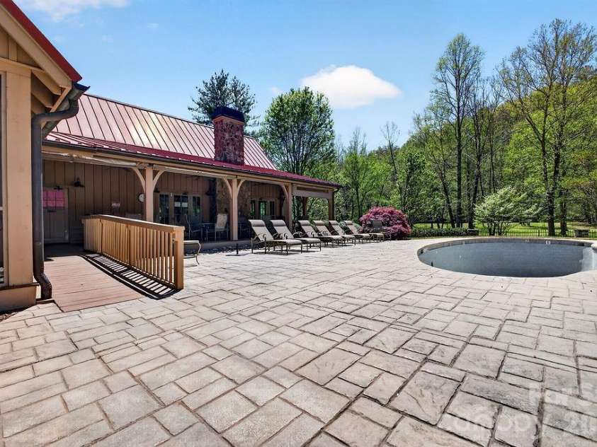 276 Oleta Mill Trail, Hendersonville, NC 28792.  MLS# CAR4372008, YatesRealty ID 18205. 