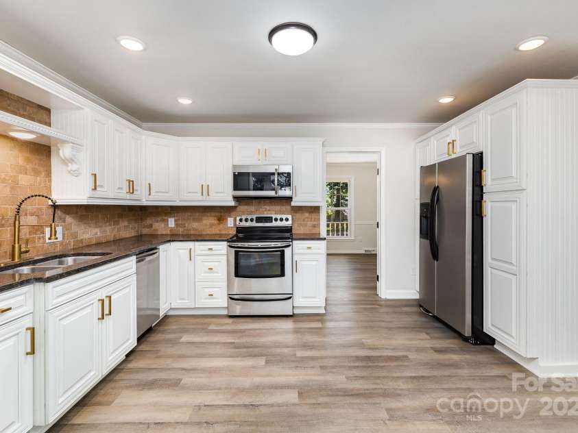 781 Summerwood Drive, Rock Hill, SC 29732.  MLS# CAR4249664, YatesRealty ID 18205. Kitchen