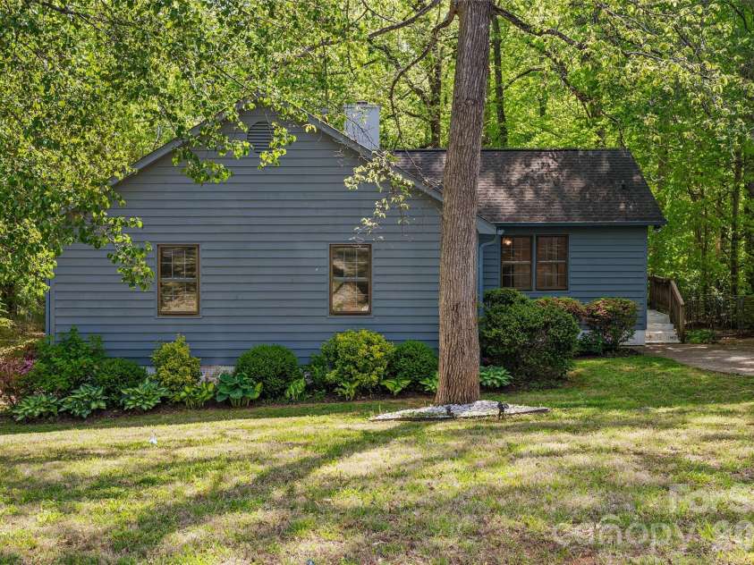 7201 Tall Tree Lane, Charlotte, NC 28214.  MLS# CAR4369205, YatesRealty ID 18207. 