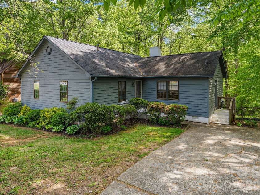 7201 Tall Tree Lane, Charlotte, NC 28214.  MLS# CAR4369205, YatesRealty ID 18207. 