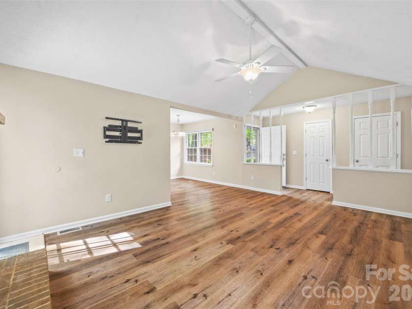 7201 Tall Tree Lane, Charlotte, NC 28214.  MLS# CAR4369205, YatesRealty ID 18207. 
