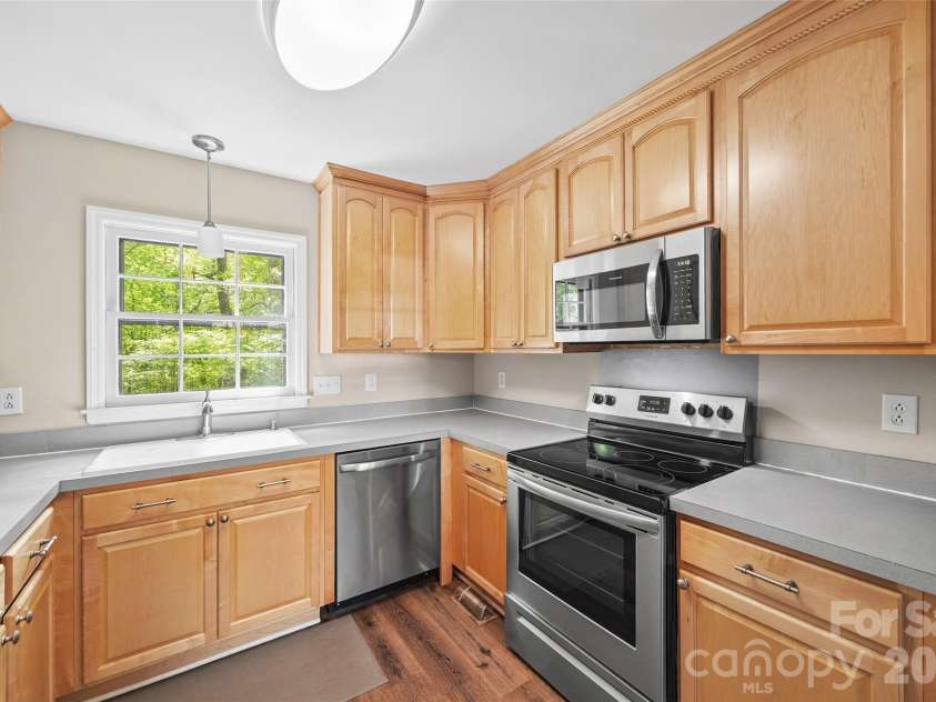7201 Tall Tree Lane, Charlotte, NC 28214.  MLS# CAR4369205, YatesRealty ID 18207. 
