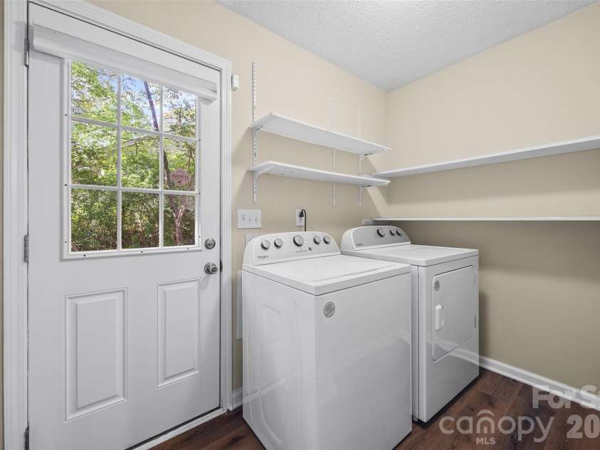 7201 Tall Tree Lane, Charlotte, NC 28214.  MLS# CAR4369205, YatesRealty ID 18207. 