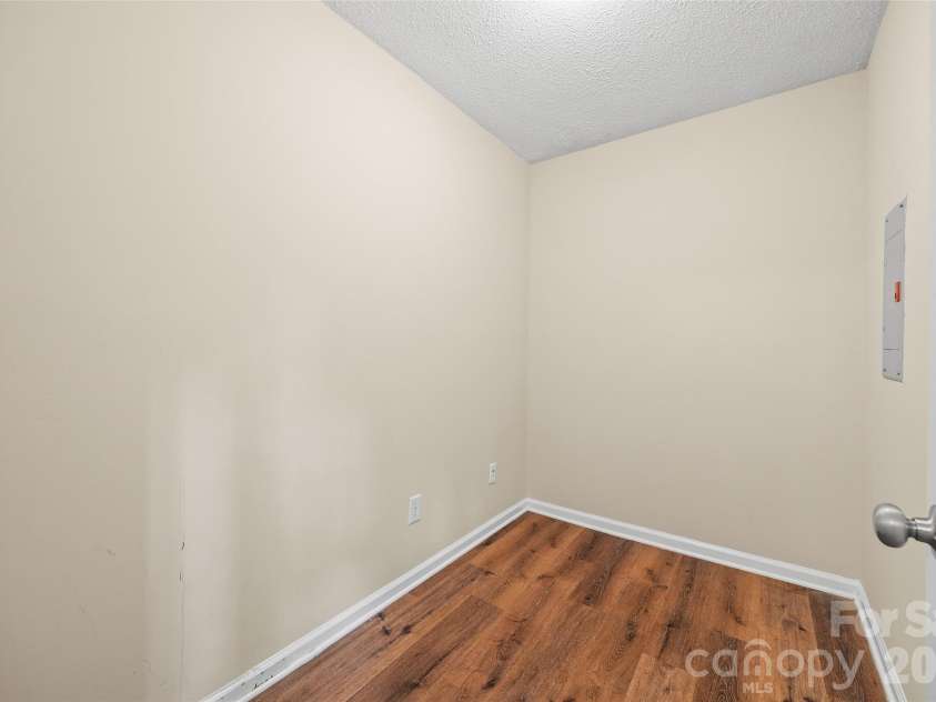7201 Tall Tree Lane, Charlotte, NC 28214.  MLS# CAR4369205, YatesRealty ID 18207. 