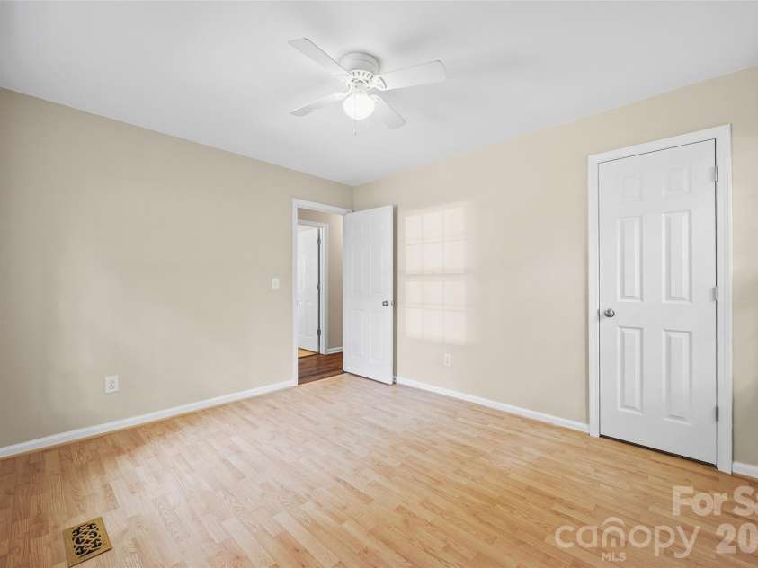 7201 Tall Tree Lane, Charlotte, NC 28214.  MLS# CAR4369205, YatesRealty ID 18207. 