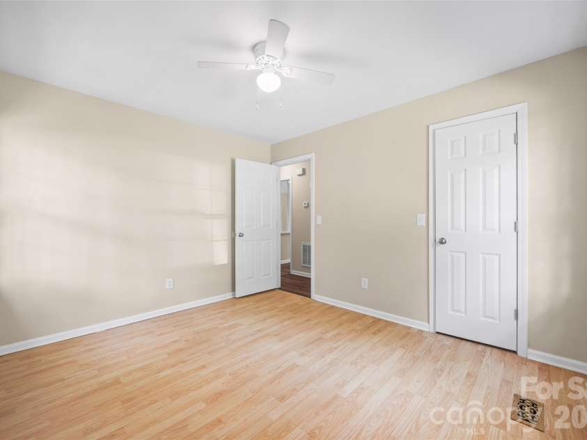 7201 Tall Tree Lane, Charlotte, NC 28214.  MLS# CAR4369205, YatesRealty ID 18207. 