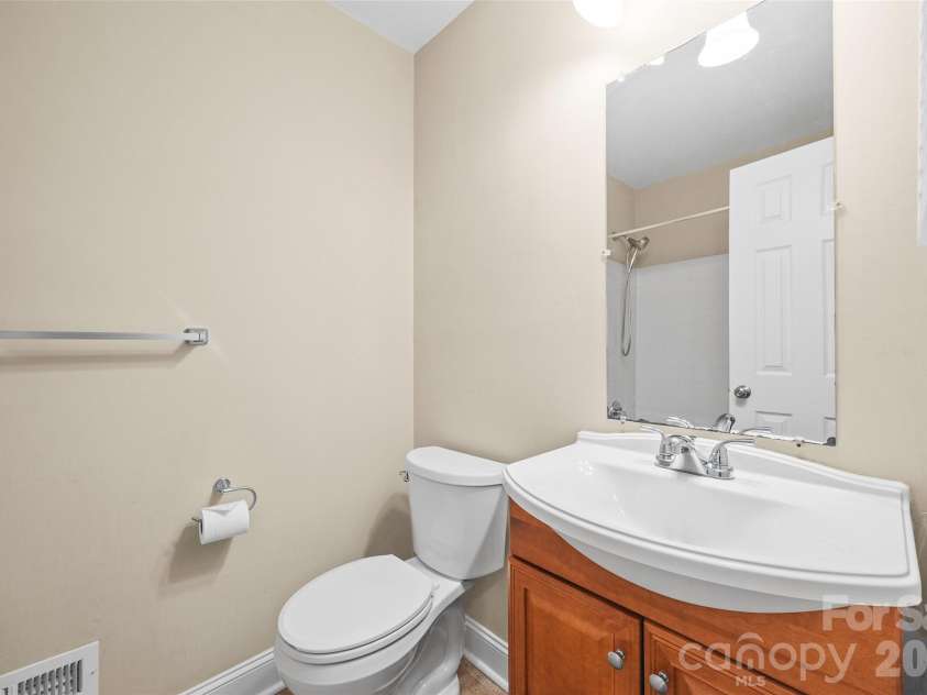 7201 Tall Tree Lane, Charlotte, NC 28214.  MLS# CAR4369205, YatesRealty ID 18207. 