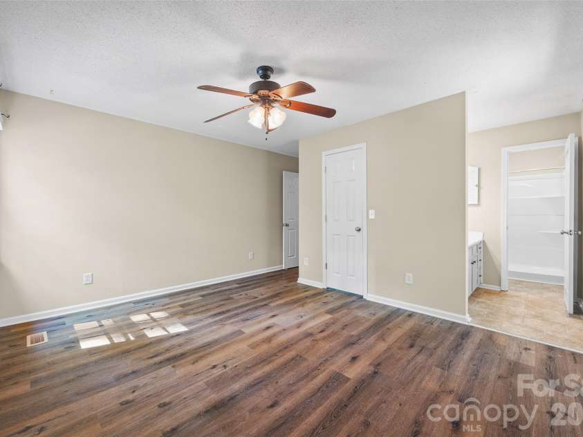 7201 Tall Tree Lane, Charlotte, NC 28214.  MLS# CAR4369205, YatesRealty ID 18207. 